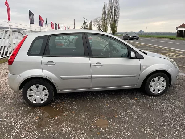 Ford Fiesta 1,4 16V 59 KW - foto 20