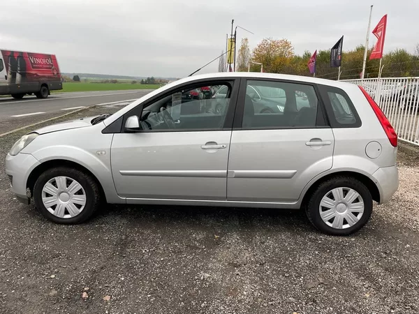Ford Fiesta 1,4 16V 59 KW - foto 21