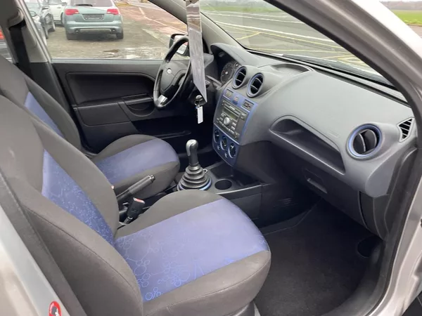 Ford Fiesta 1,4 16V 59 KW - foto 24