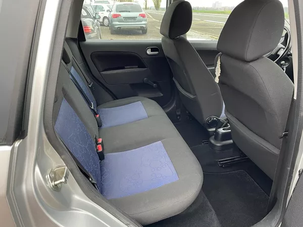 Ford Fiesta 1,4 16V 59 KW - foto 25