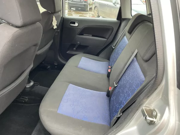 Ford Fiesta 1,4 16V 59 KW - foto 28