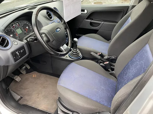 Ford Fiesta 1,4 16V 59 KW - foto 31