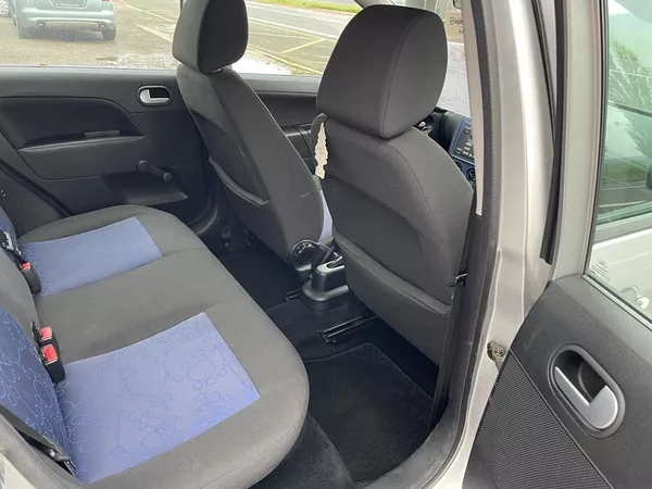 Ford Fiesta 1,4 16V 59 KW - foto 37