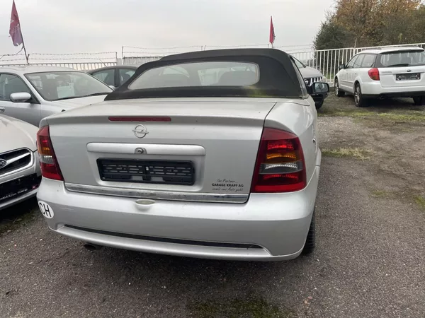 Opel Astra 1.8 92KW - foto 12
