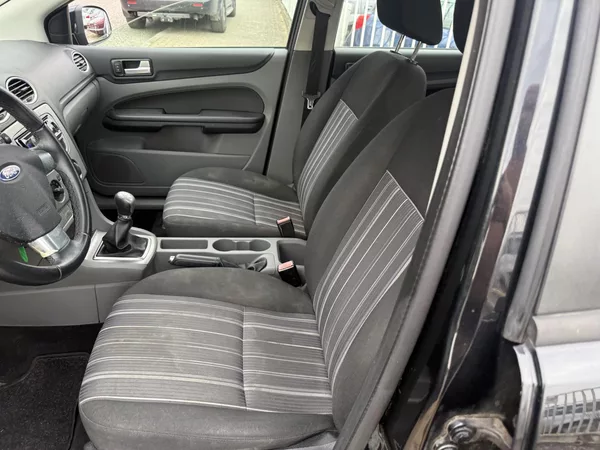 Ford Focus 1.6 td - foto 25