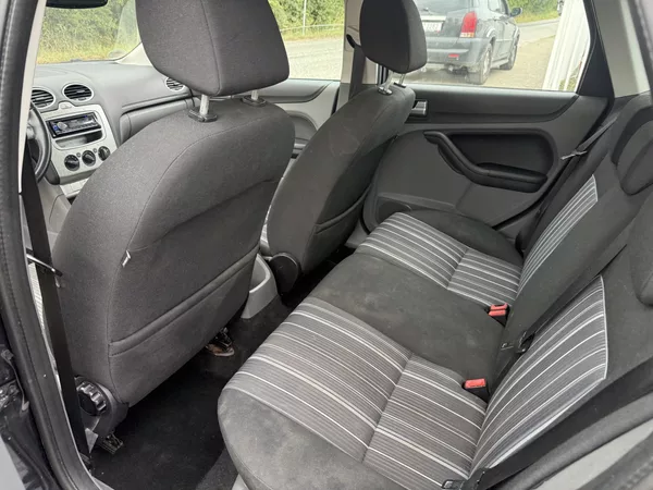 Ford Focus 1.6 td - foto 27