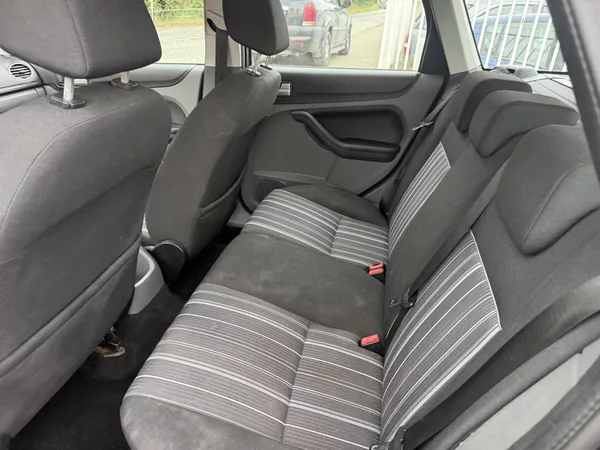 Ford Focus 1.6 td - foto 28