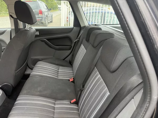 Ford Focus 1.6 td - foto 29