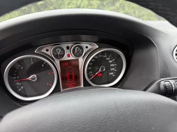 Ford Focus 1.6 td - foto 30