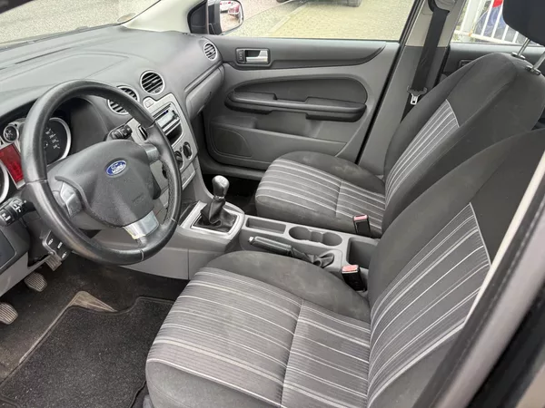 Ford Focus 1.6 td - foto 31