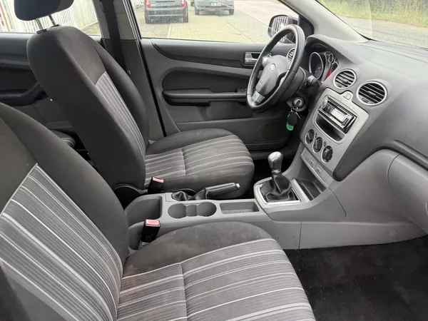 Ford Focus 1.6 td - foto 38