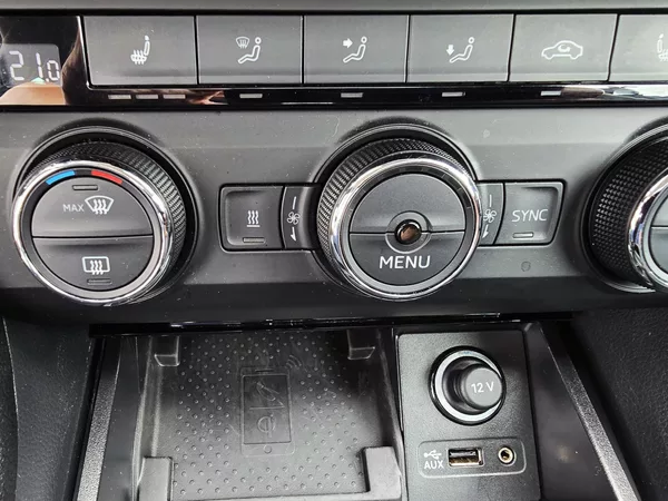 Škoda Superb 140KW DSG WEBASTO PANORAMA - foto 24