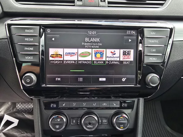 Škoda Superb 140KW DSG WEBASTO PANORAMA - foto 27