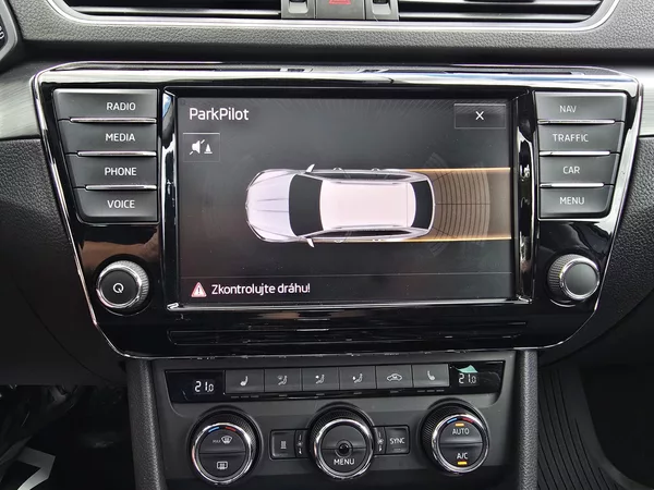 Škoda Superb 140KW DSG WEBASTO PANORAMA - foto 31