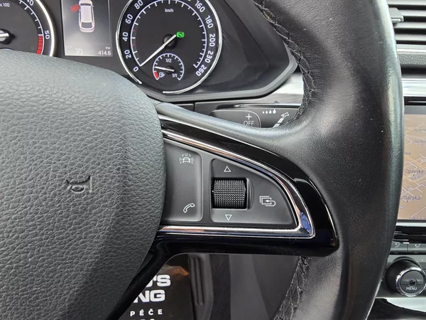 Škoda Superb 140KW DSG WEBASTO PANORAMA - foto 32