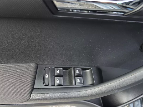 Škoda Fabia 1.2TSI NAVI 100% STAV 1Majitel - foto 14