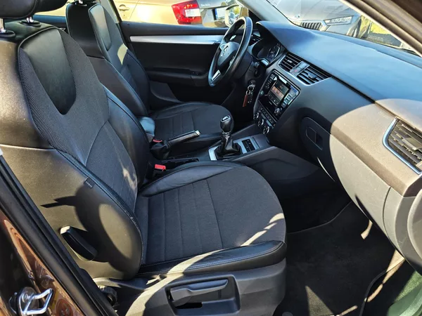 Škoda Octavia 1.4TSI STYLE Bi-XENON 1Majite - foto 17