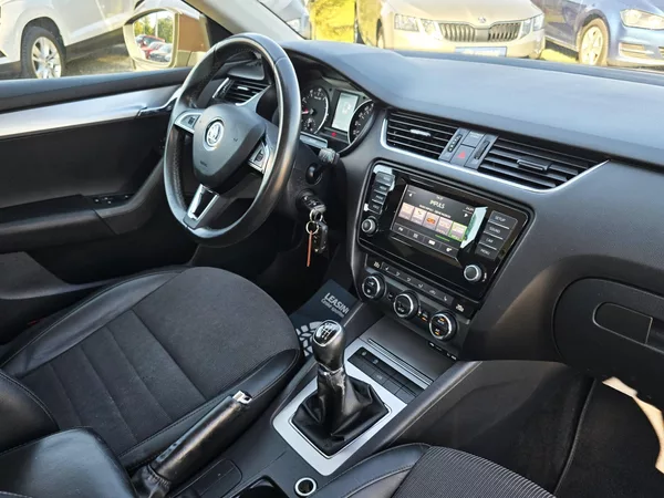 Škoda Octavia 1.4TSI STYLE Bi-XENON 1Majite - foto 18