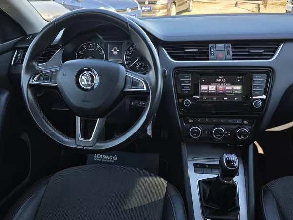 Škoda Octavia 1.4TSI STYLE Bi-XENON 1Majite - foto 19