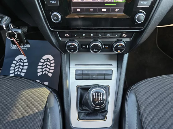 Škoda Octavia 1.4TSI STYLE Bi-XENON 1Majite - foto 20
