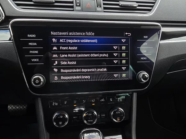 Škoda Superb 2.0TDI 147KW DSG 4x4 L&K TOP! - foto 36