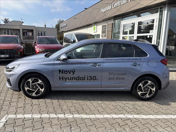 Hyundai i30 1,5 i CVVT hatchback STYLE - foto 2