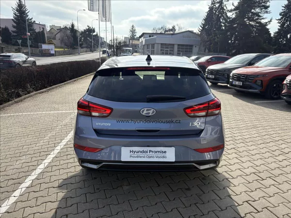 Hyundai i30 1,5 i CVVT hatchback STYLE - foto 4