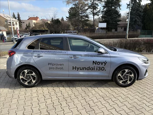 Hyundai i30 1,5 i CVVT hatchback STYLE - foto 6