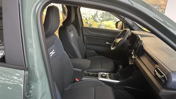Dacia Duster Journey Hybrid-G 150 4x4 - foto 20