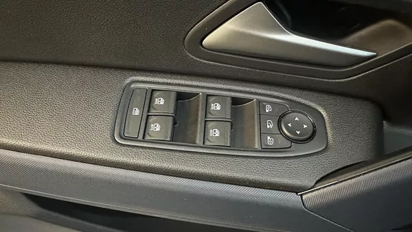 Dacia Duster Journey Hybrid-G 150 4x4 - foto 23