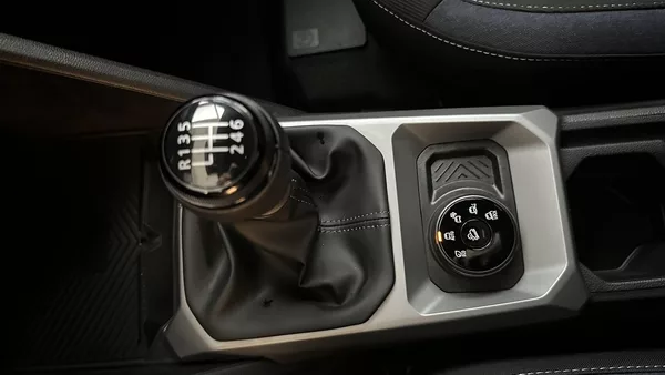Dacia Duster Journey Hybrid-G 150 4x4 - foto 26