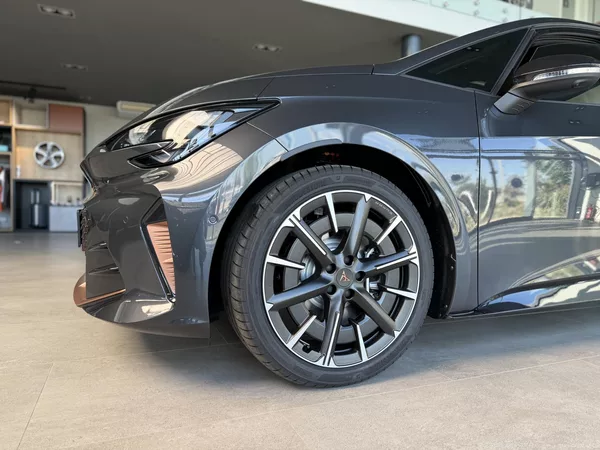 Cupra Born VZ 79 kWh / 326k / 2027 - foto 3