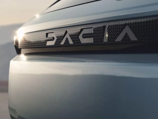 Dacia STRIKER MAX VÝBAVA JARO 27 - foto 7