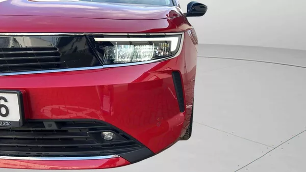 Opel Astra Elegance HB 1.2 TURBO 96kW/130 - foto 13