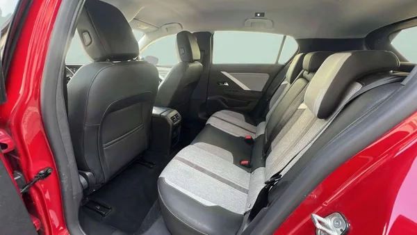 Opel Astra Elegance HB 1.2 TURBO 96kW/130 - foto 37