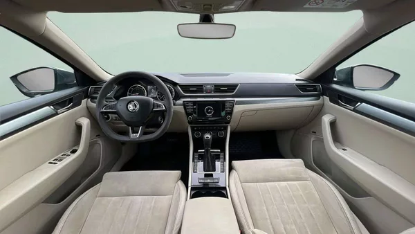 Škoda Superb Liftback 2.0 TDI DSG (140kW) 6 - foto 14