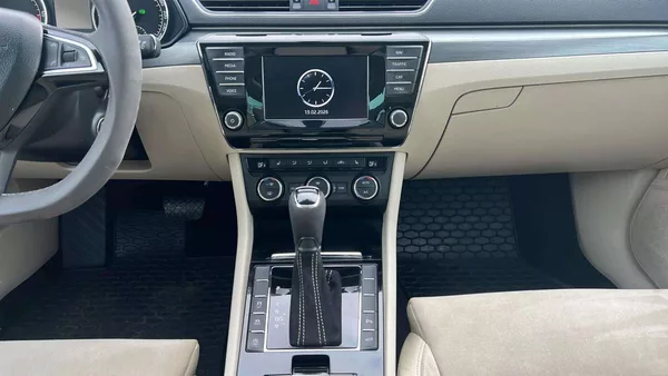 Škoda Superb Liftback 2.0 TDI DSG (140kW) 6 - foto 15