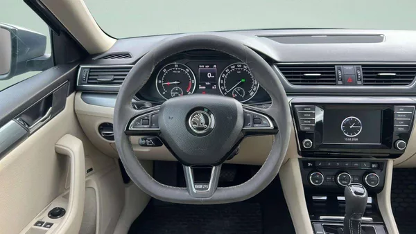 Škoda Superb Liftback 2.0 TDI DSG (140kW) 6 - foto 16