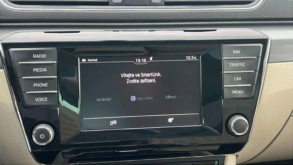 Škoda Superb Liftback 2.0 TDI DSG (140kW) 6 - foto 18