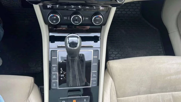 Škoda Superb Liftback 2.0 TDI DSG (140kW) 6 - foto 21