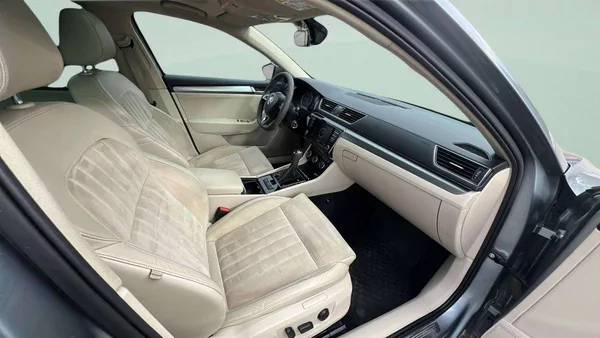 Škoda Superb Liftback 2.0 TDI DSG (140kW) 6 - foto 24