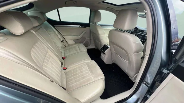 Škoda Superb Liftback 2.0 TDI DSG (140kW) 6 - foto 27