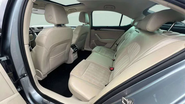 Škoda Superb Liftback 2.0 TDI DSG (140kW) 6 - foto 28