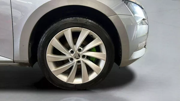Škoda Superb Liftback 2.0 TDI DSG (140kW) 6 - foto 31