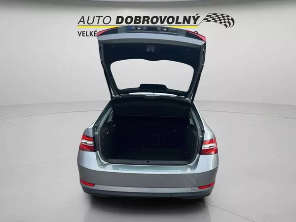 Škoda Superb Liftback 2.0 TDI DSG (140kW) 6 - foto 36