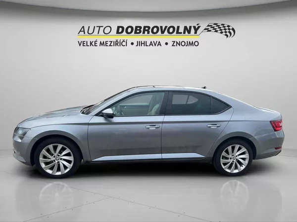 Škoda Superb Liftback 2.0 TDI DSG (140kW) 6 - foto 4