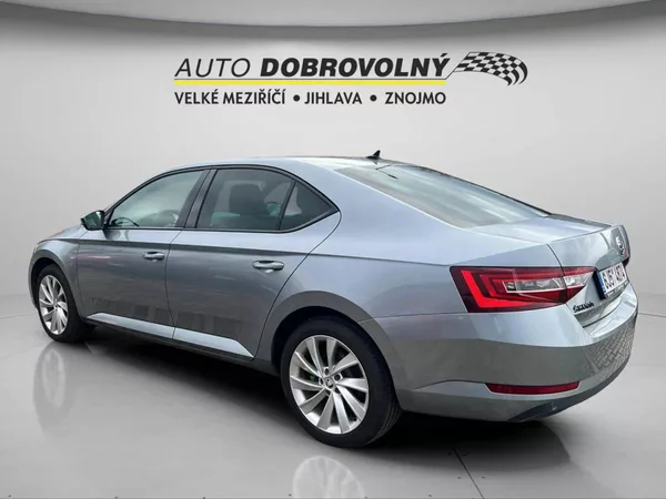 Škoda Superb Liftback 2.0 TDI DSG (140kW) 6 - foto 5