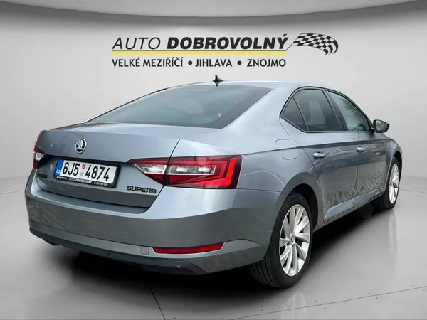 Škoda Superb Liftback 2.0 TDI DSG (140kW) 6 - foto 8