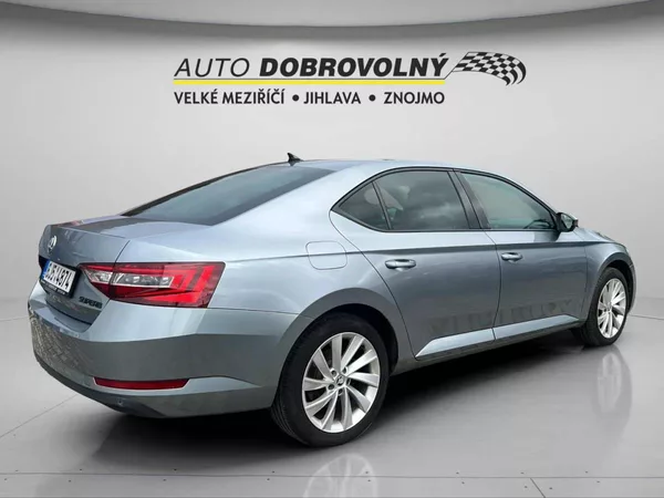Škoda Superb Liftback 2.0 TDI DSG (140kW) 6 - foto 9