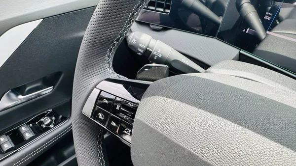 Opel Astra Elegance HB 1.2 TURBO 96kW/130 - foto 10